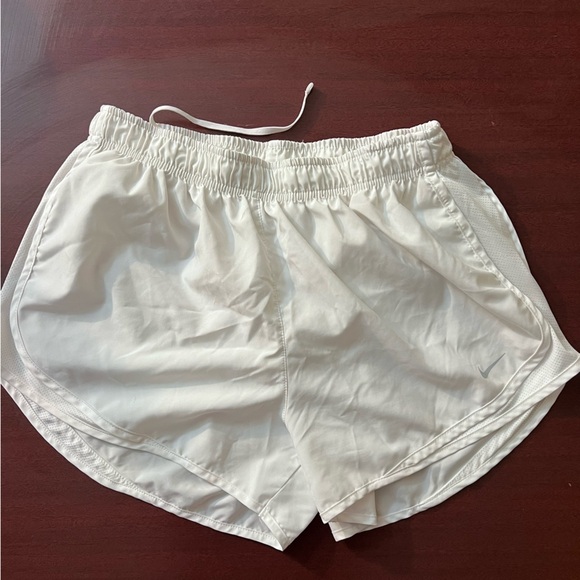 Nike Dri-FIT White Shorts - Picture 3 of 5